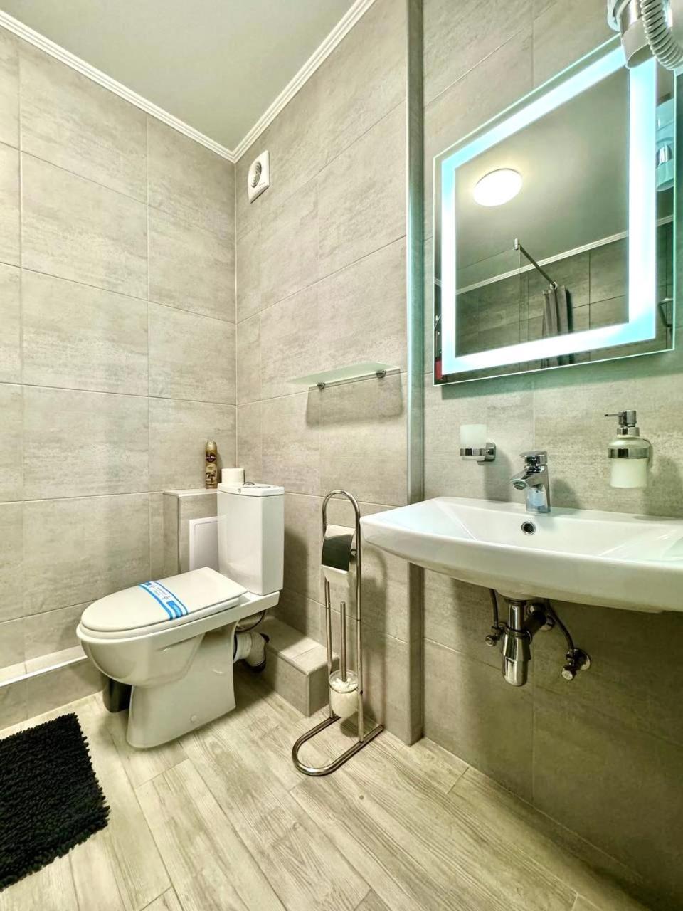 Apartpoltava: Business-Class Apartments with Panoramic Balcony in Prestigious New Building Exterior photo