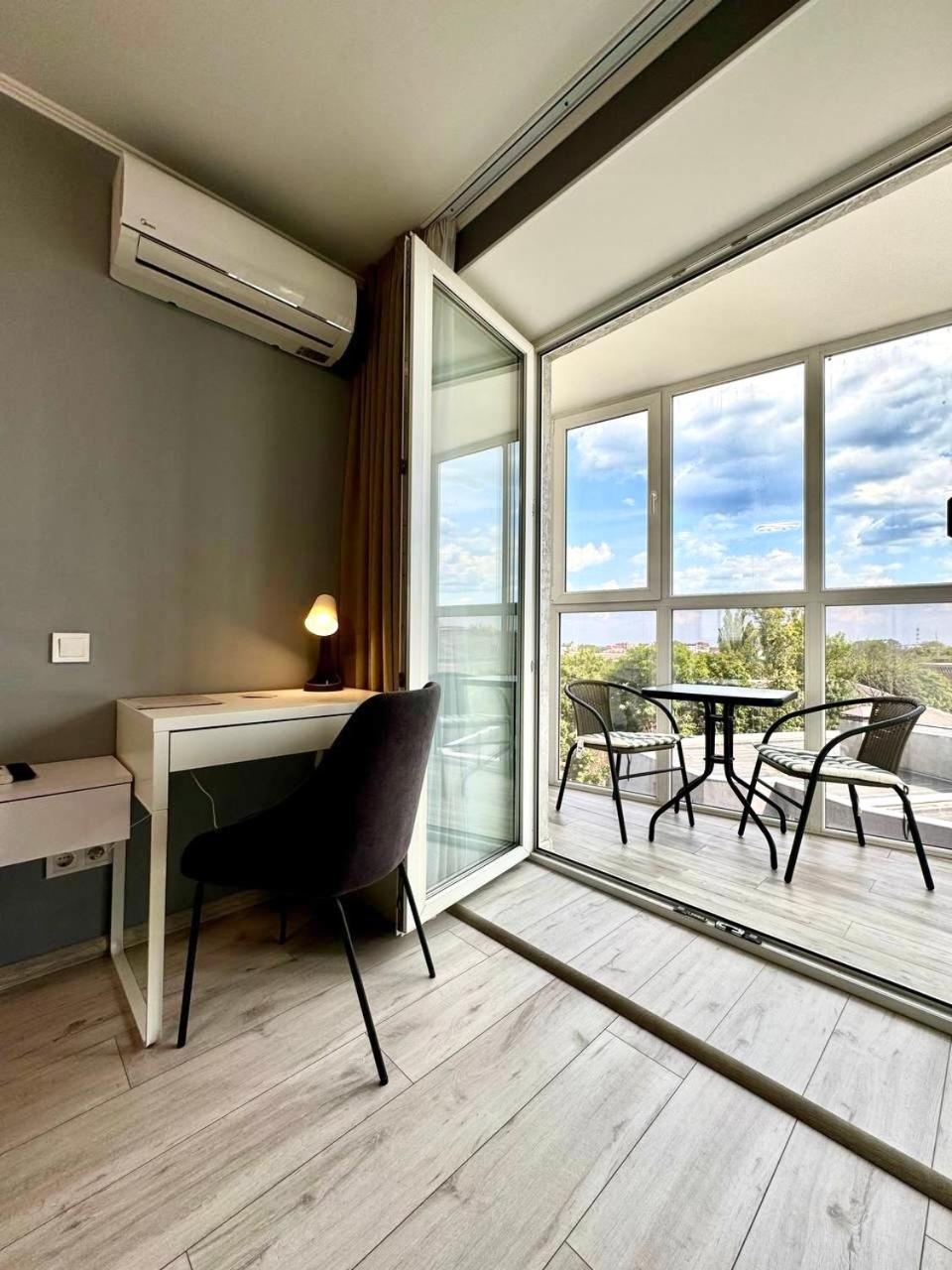 Apartpoltava: Business-Class Apartments with Panoramic Balcony in Prestigious New Building Exterior photo