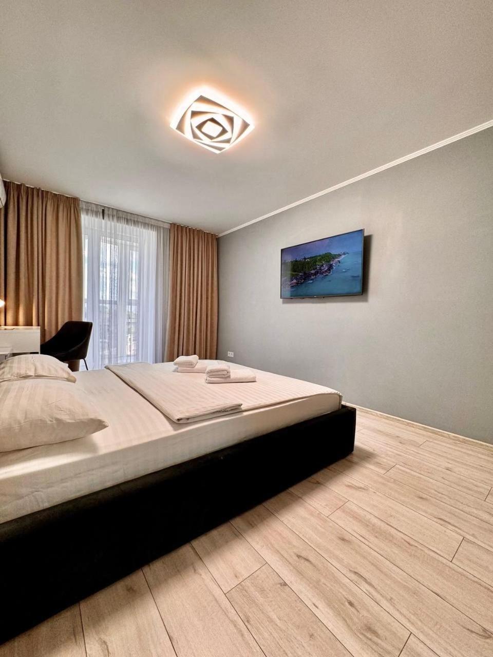 Apartpoltava: Business-Class Apartments with Panoramic Balcony in Prestigious New Building Exterior photo